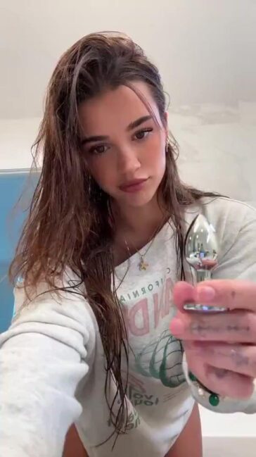 arikytsya nude butt plug onlyfans video leaked vycfuz 364x649 1